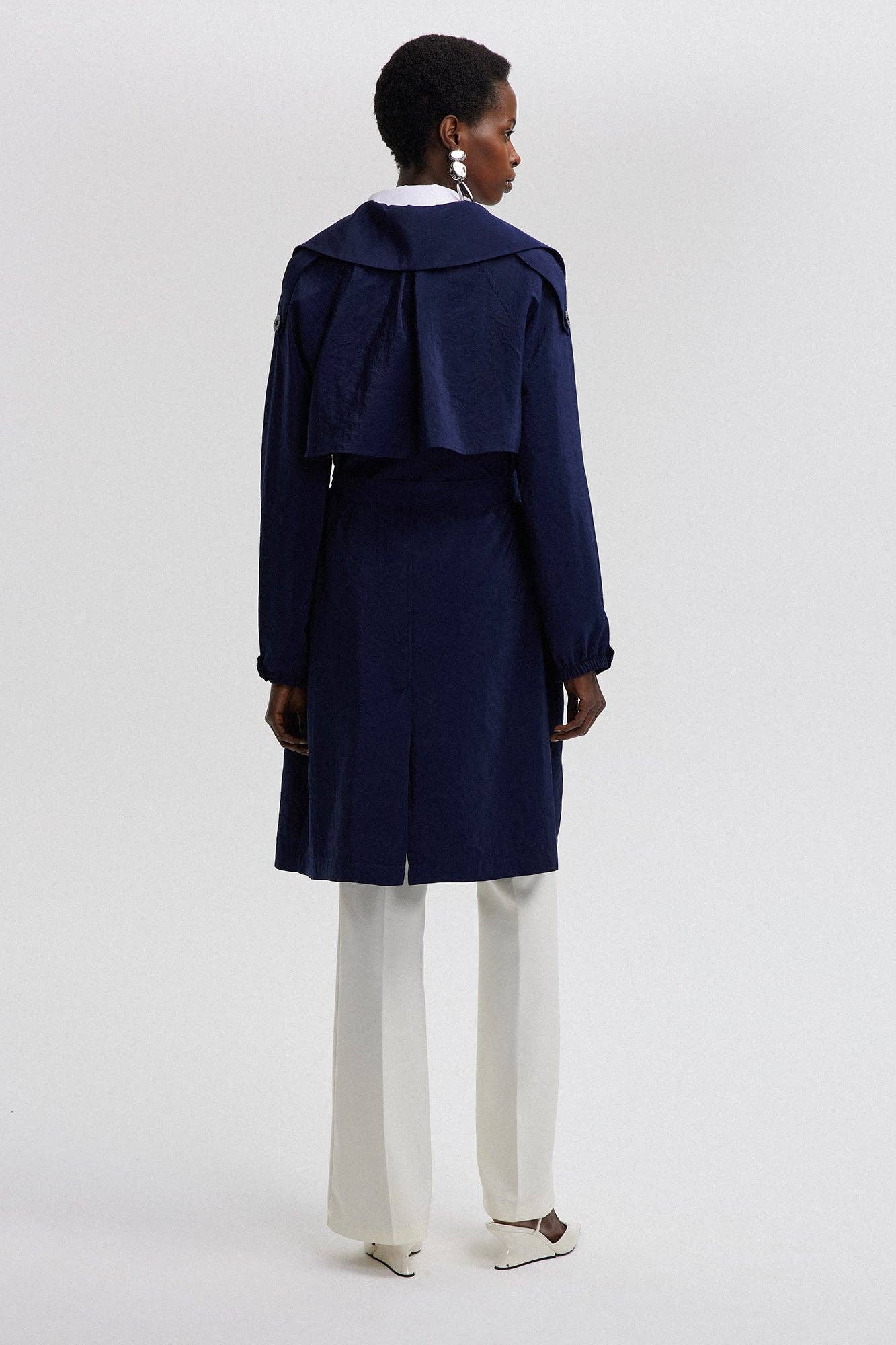 Trench coat rilassato con cintura effetto cupro blu navy