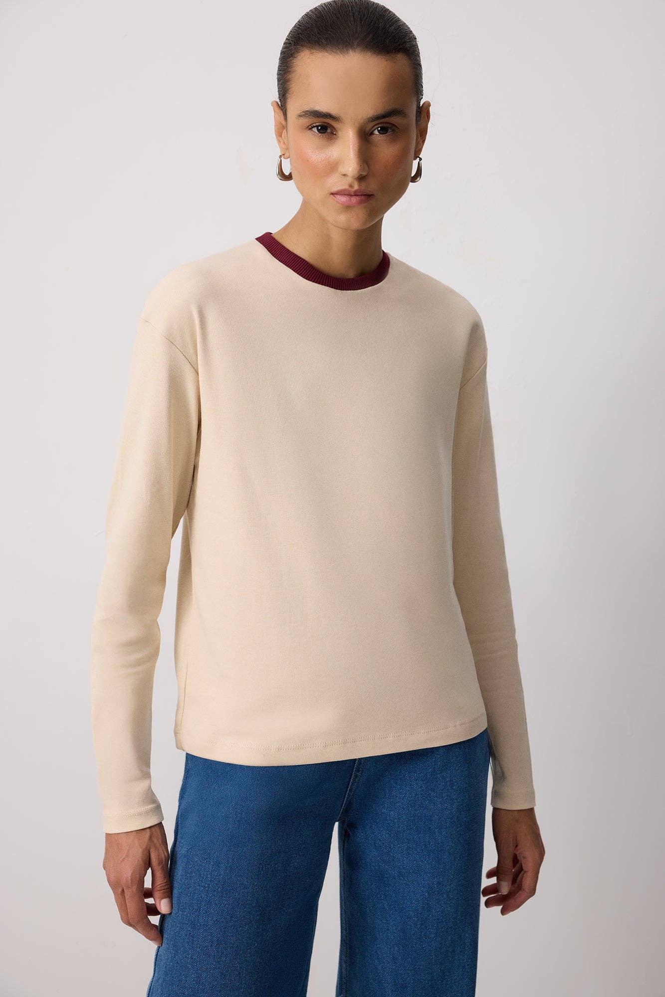 T-shirt in cotone a maniche lunghe con colletto a costine