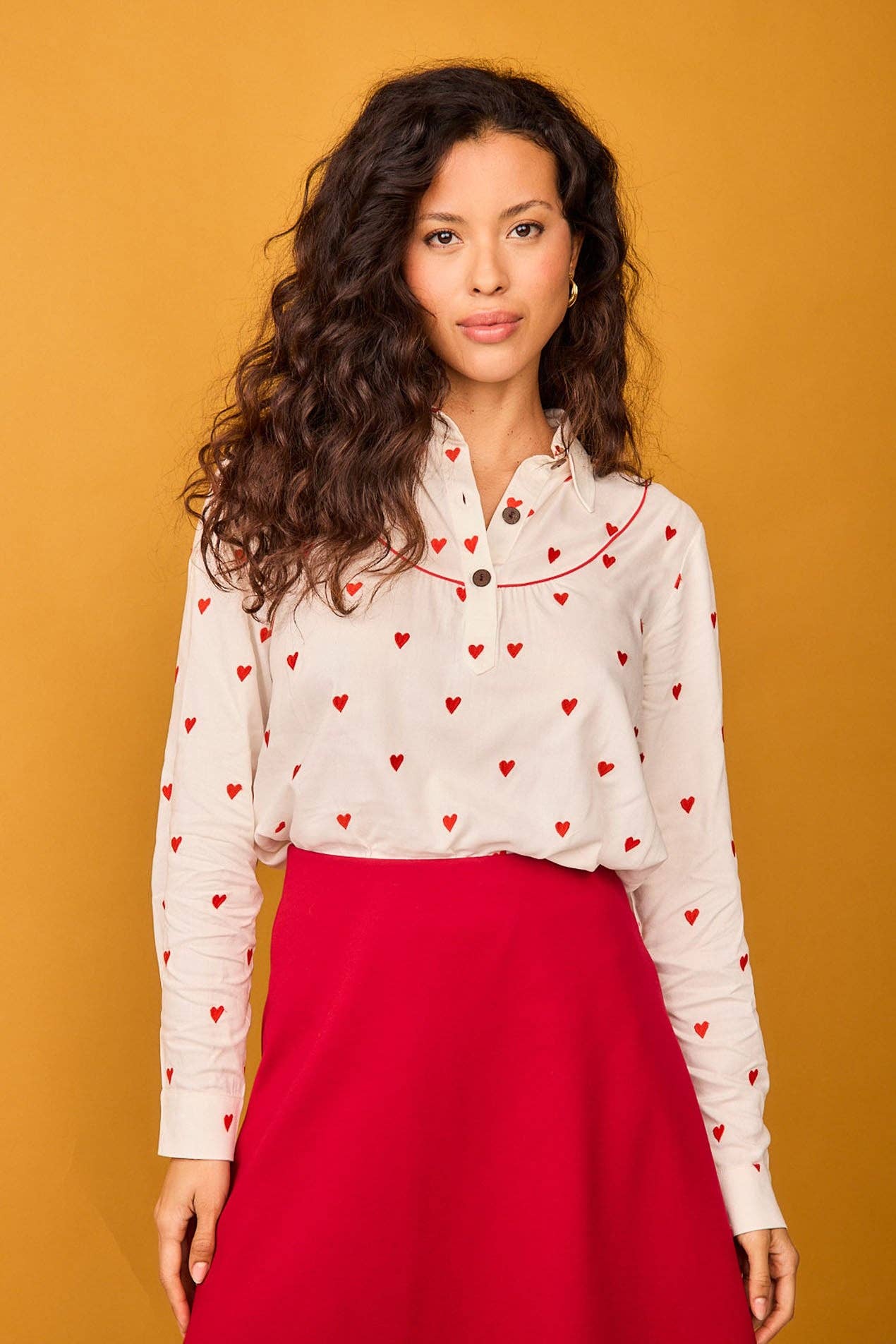 Camicia Bellota bianca con cuori ricamati