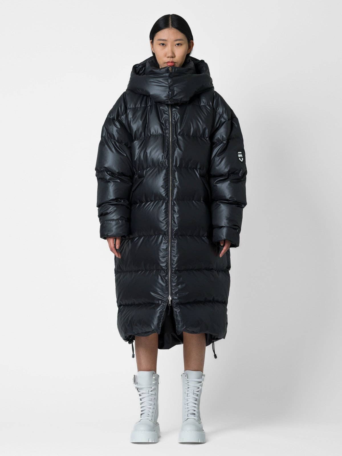 Parka lungo nero con logo e cappuccio removibile