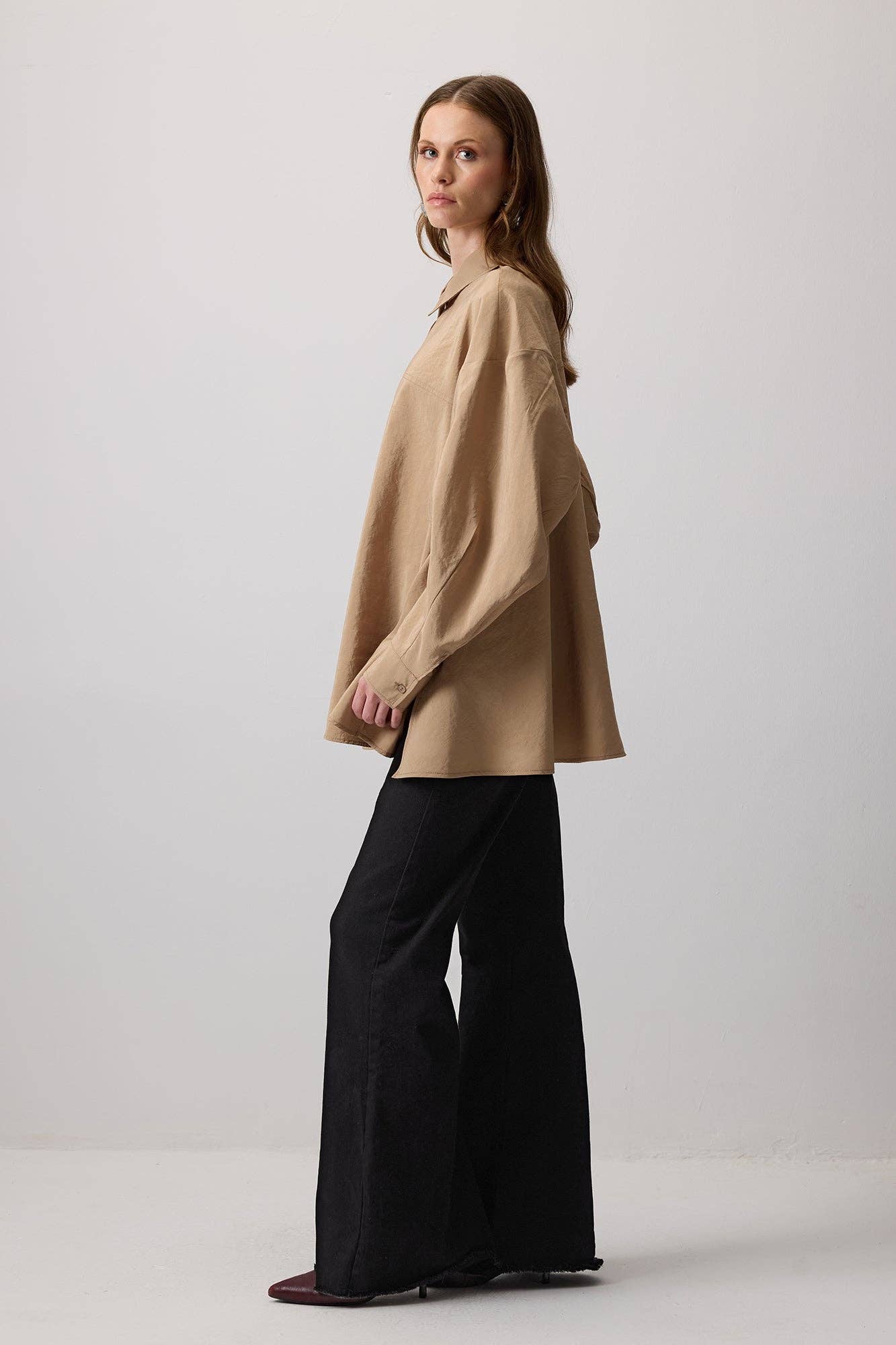 Camicia oversize abbottonata in effetto cupro