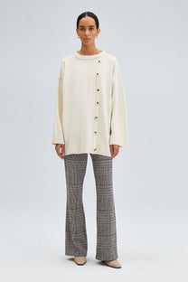 Maglione in maglia con bottoni asimmetrici ecru