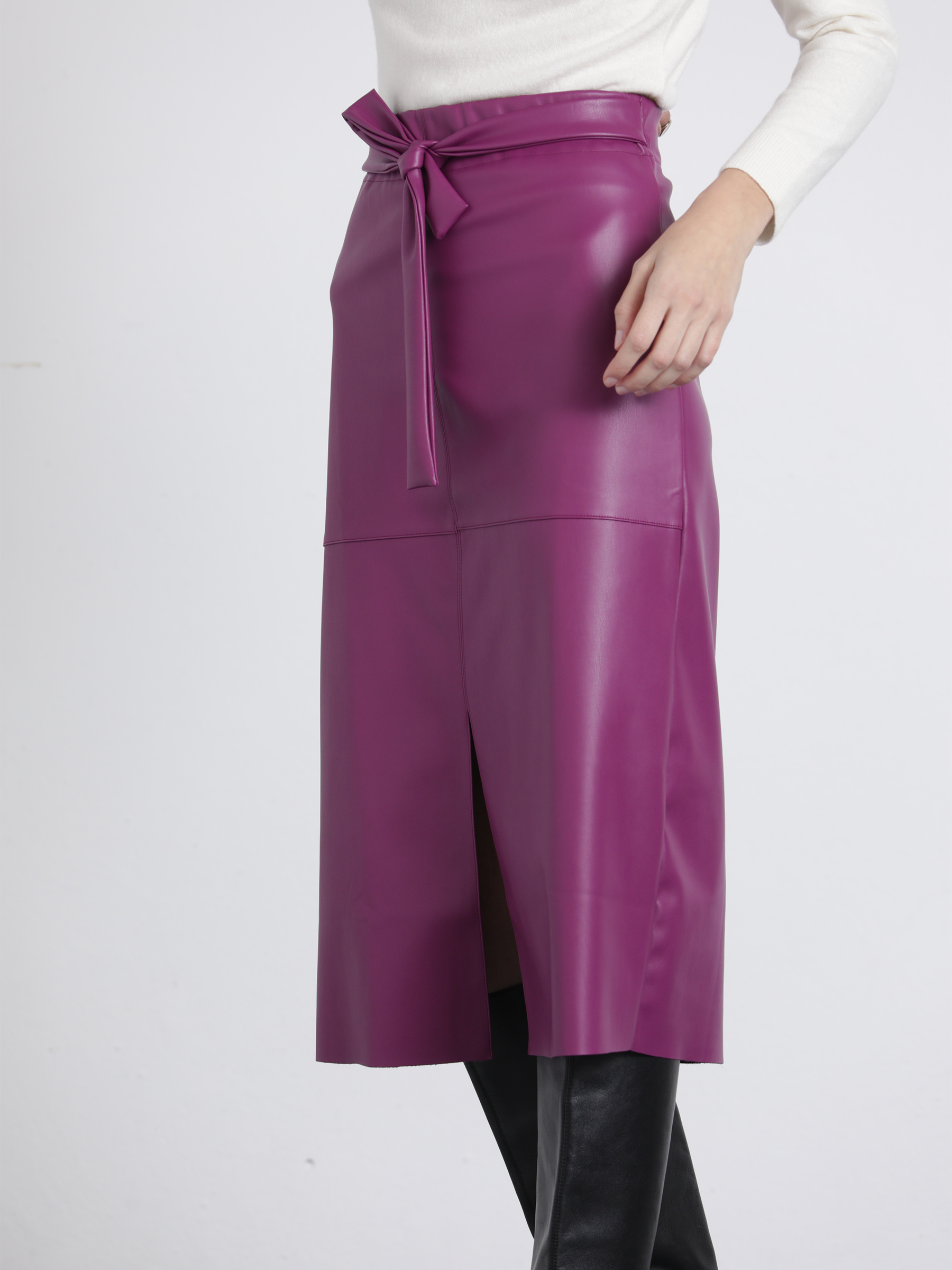 Gonna midi in ecopelle con cintura