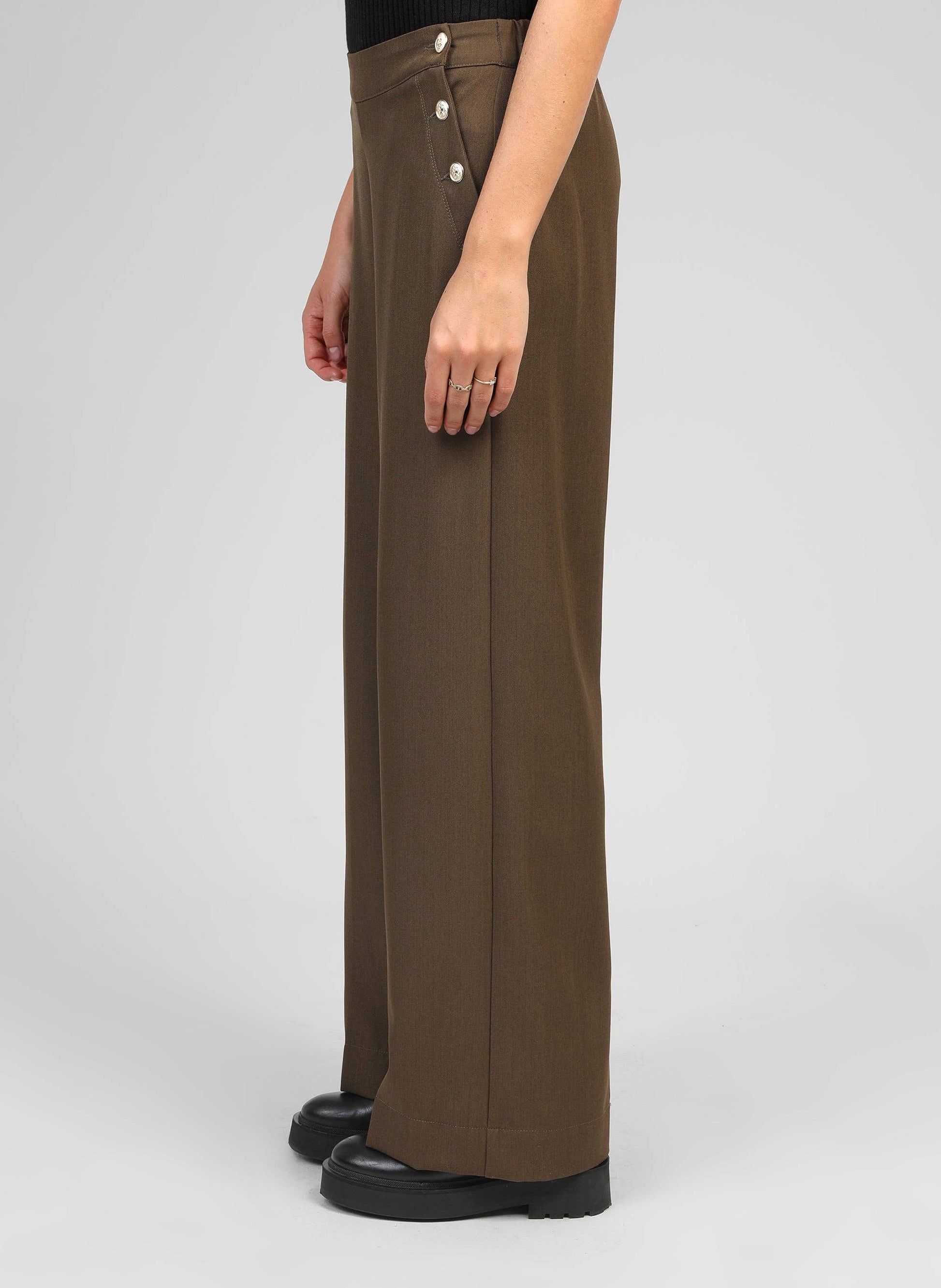 Pantaloni palazzo a vita alta color militare con bottoni dorati
