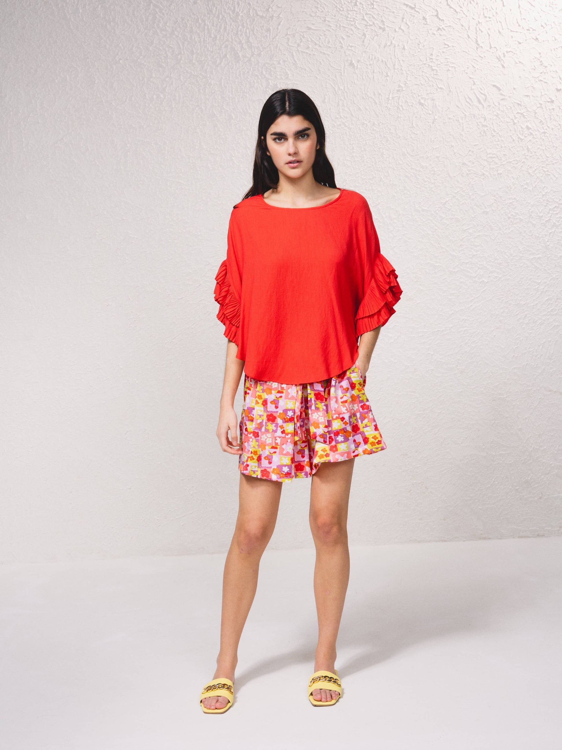 Blusa fluida con maniche a volant plissé