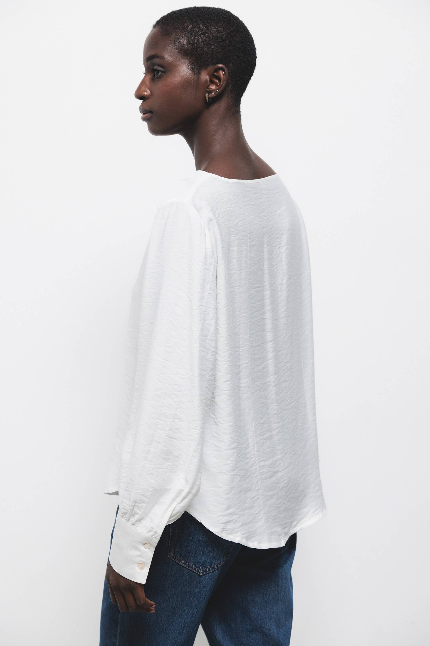 Blusa con paillettes e scollo a V
