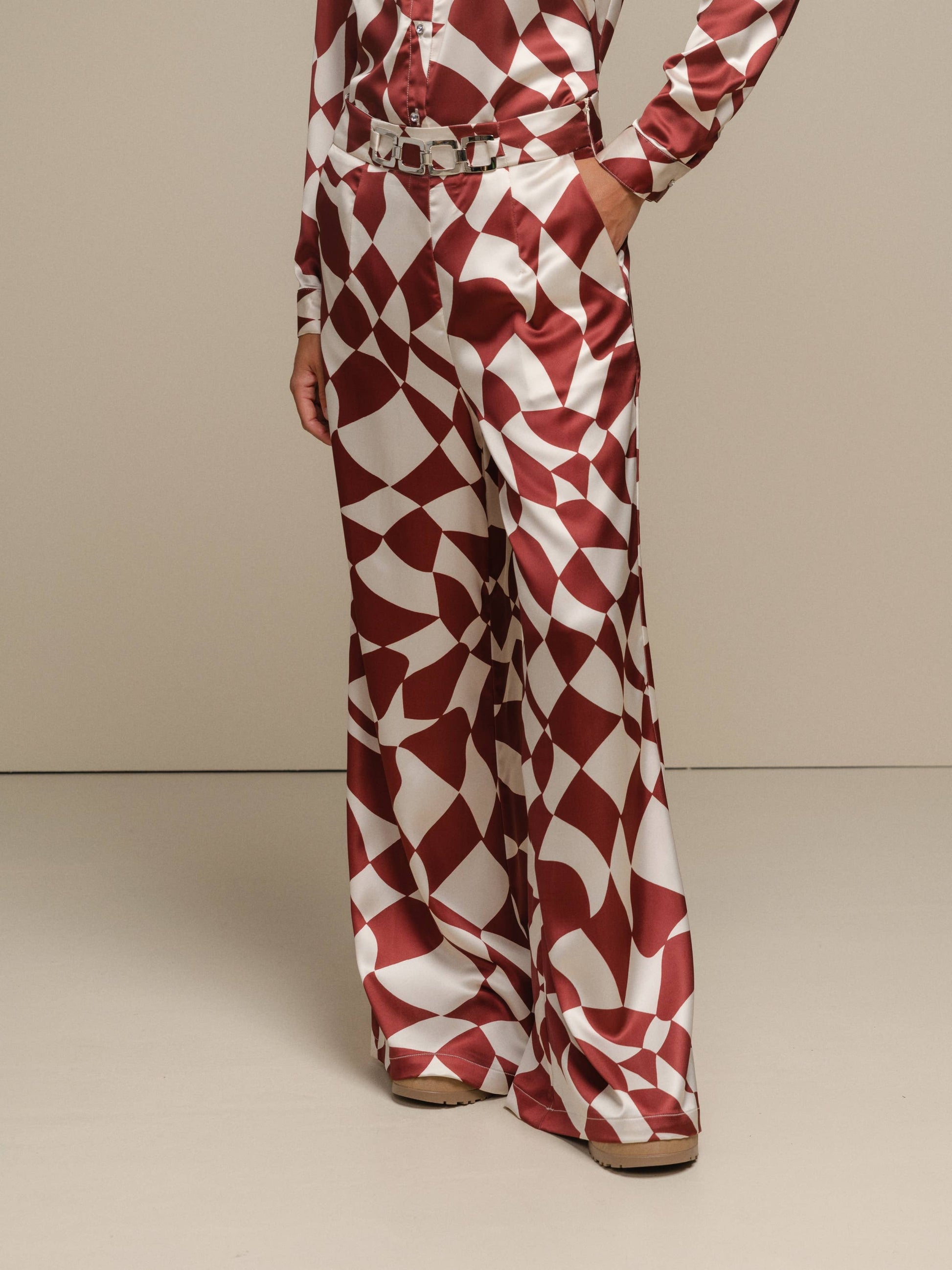 Pantaloni a palazzo con stampa geometrica color ruggine