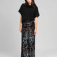 Pull oversize nero stile poncho con collo alto