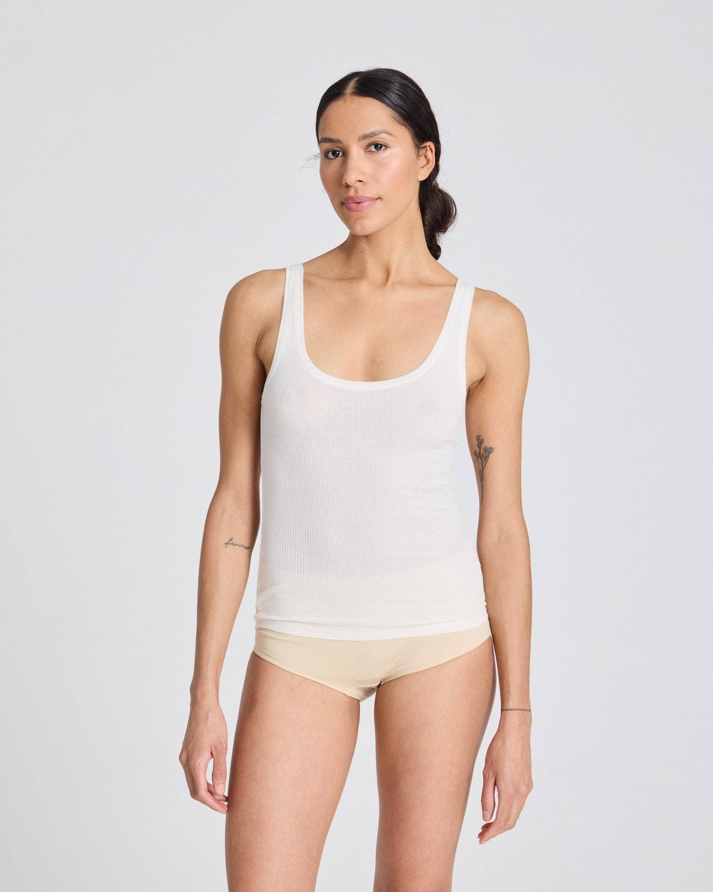 Top canotta Beate a costine in cotone biologico, bianco sporco