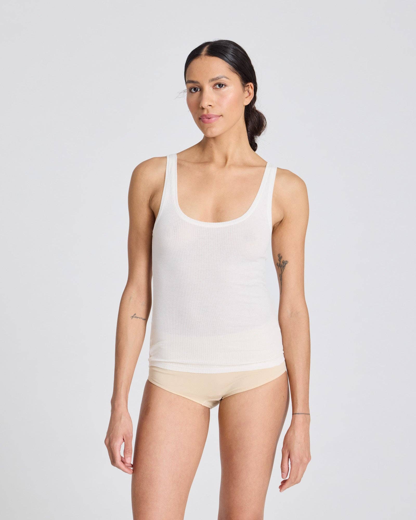 Top canotta Beate a costine in cotone biologico, bianco sporco