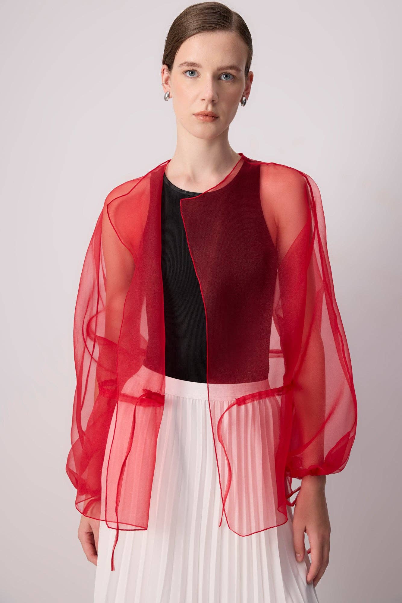 Giacca in organza trasparente con cintura rossa