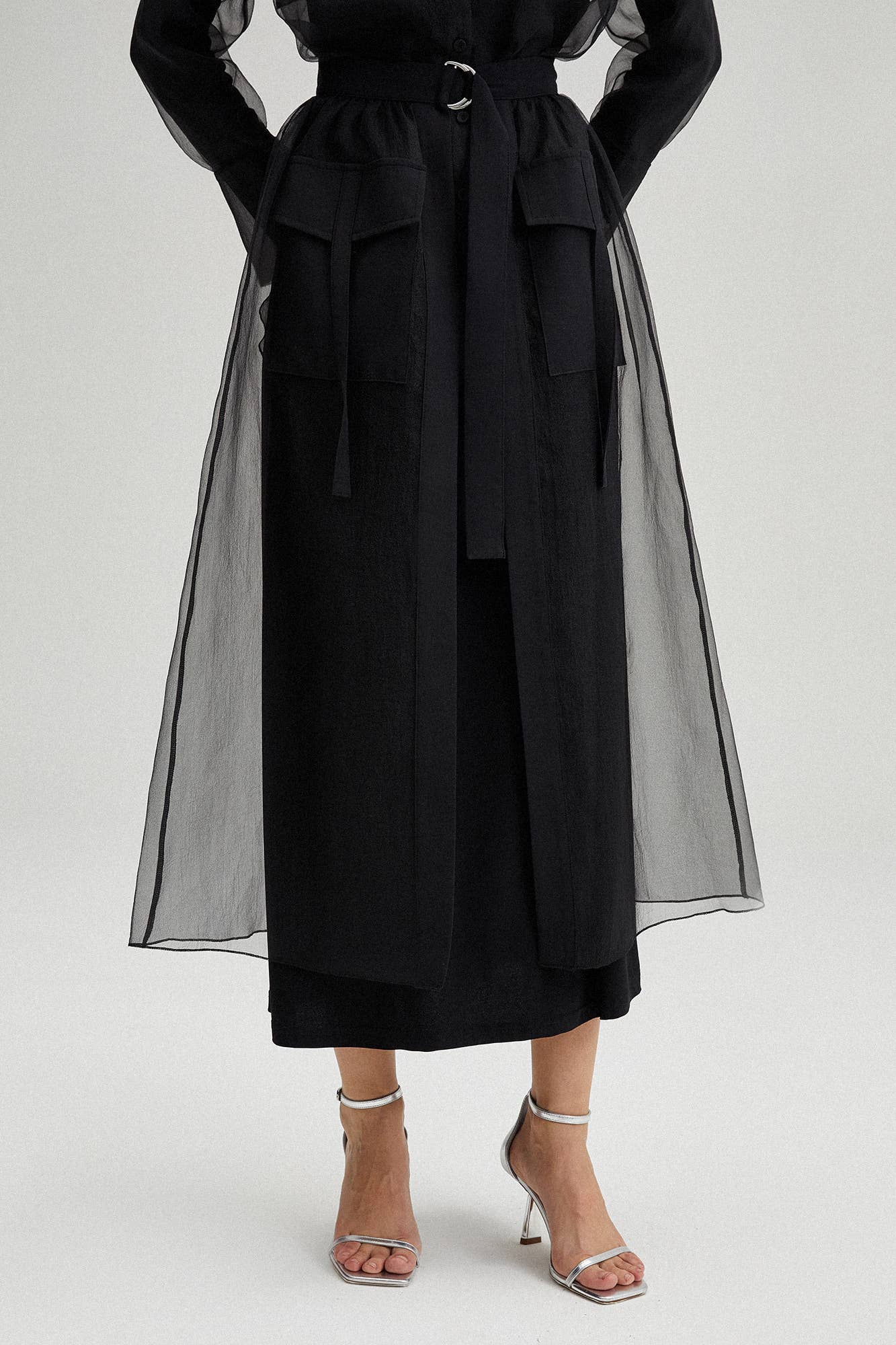 Gonna nera in organza trasparente con tasche utility