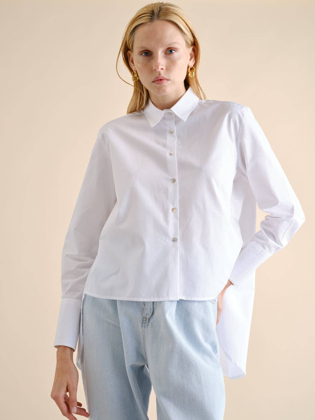 Camicia asimmetrica in cotone bianco