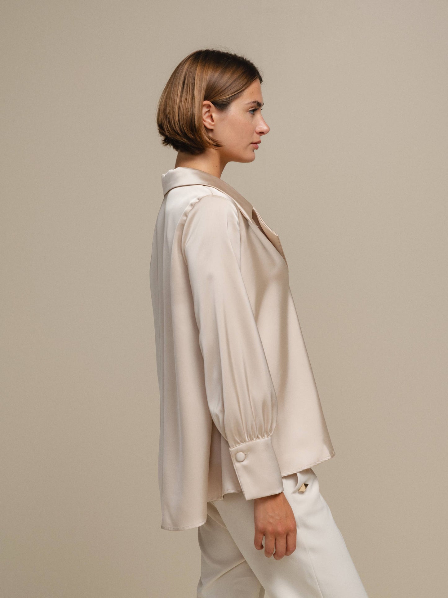 Tunica satinata oversize con bottoni