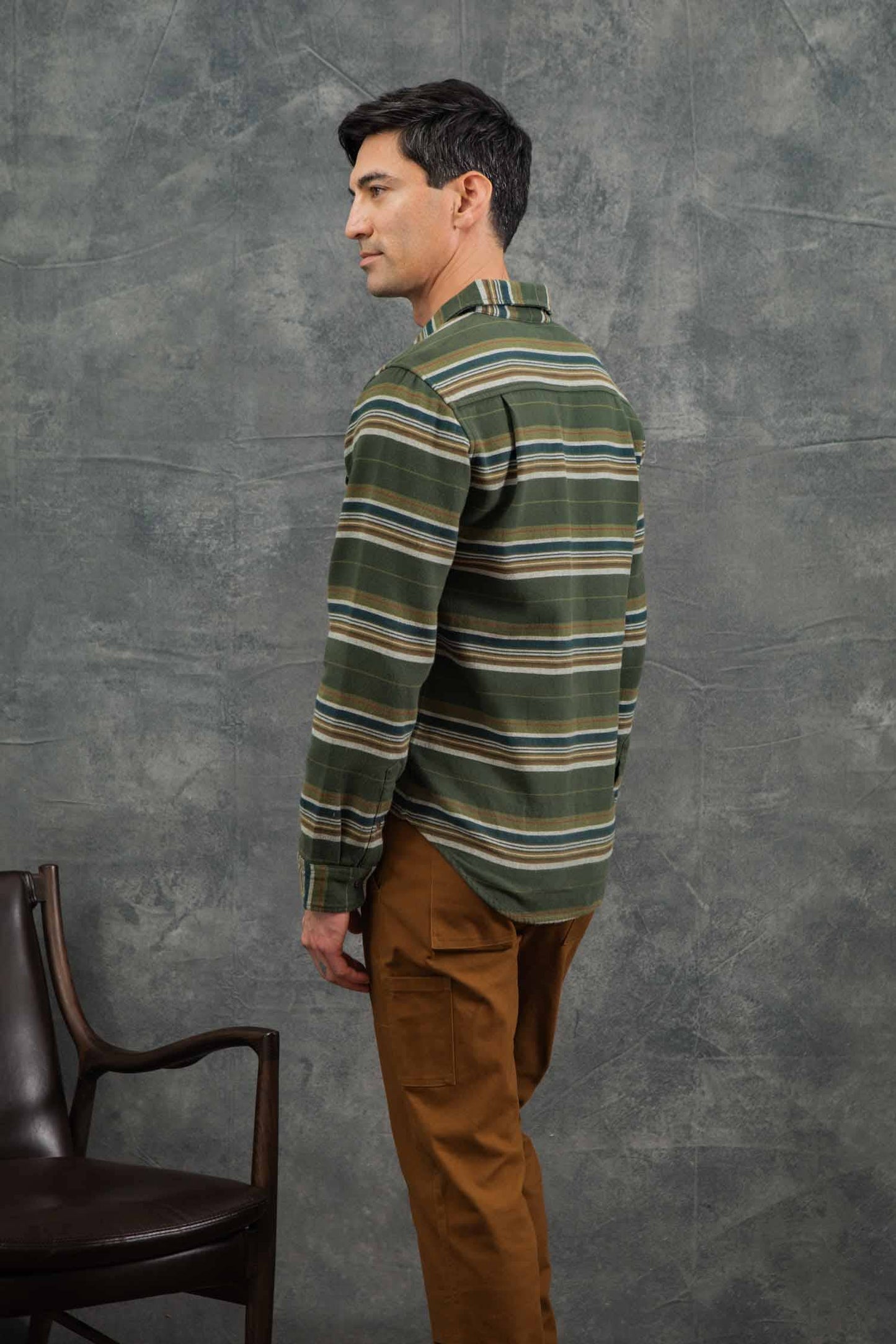 Camicia slim a righe in cotone spazzolato con doppie tasche