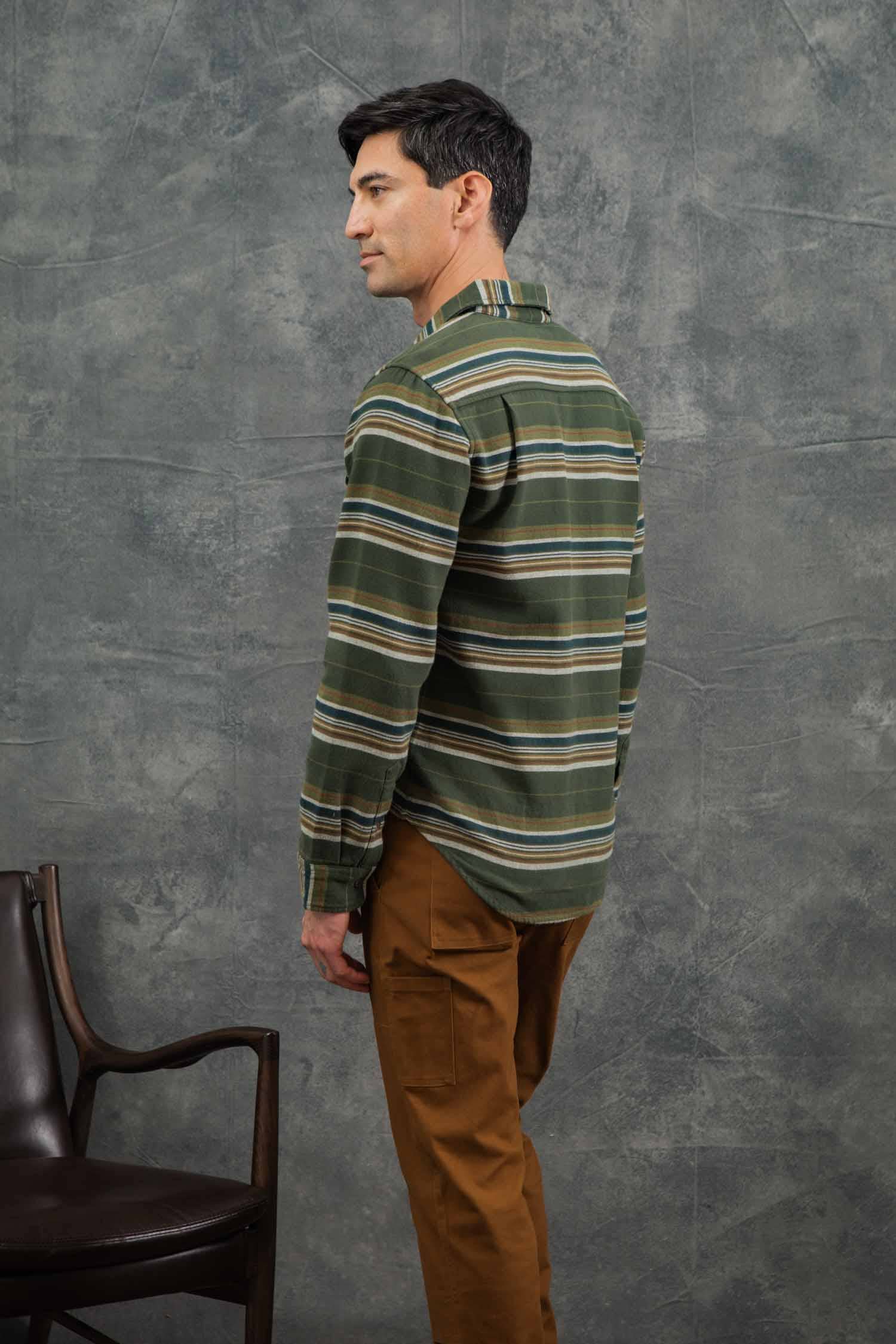 Camicia slim a righe in cotone spazzolato con doppie tasche