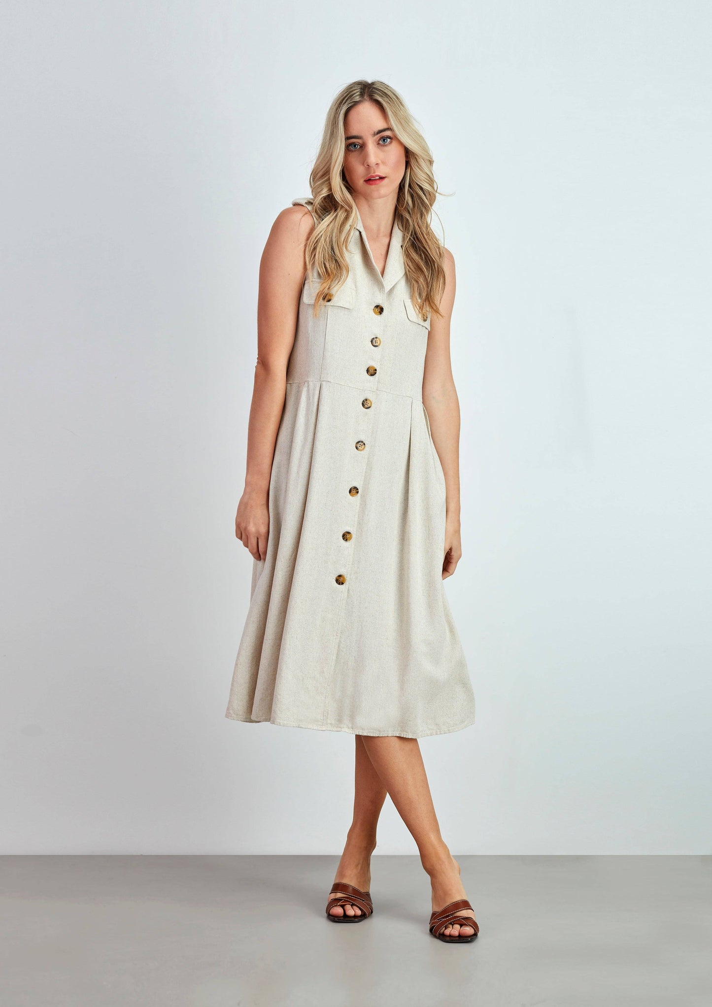 Vestito midi in viscosa e lino con bottoni