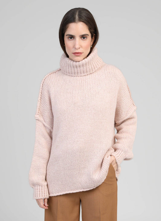 Maglione dolcevita oversize color polvere Lejoko