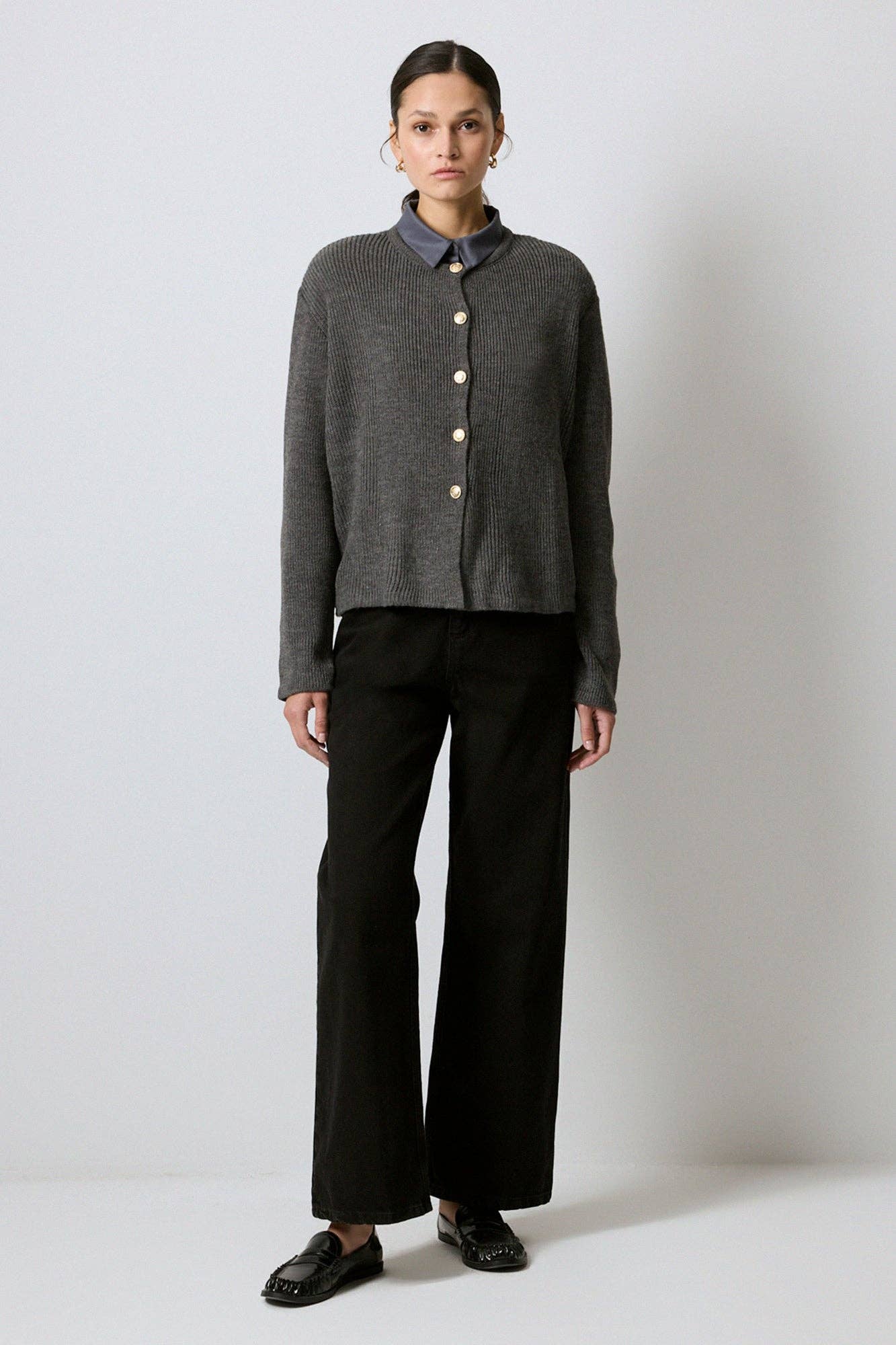 Cardigan in maglia antracite con bottoni dorati