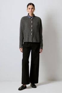 Cardigan in maglia antracite con bottoni dorati