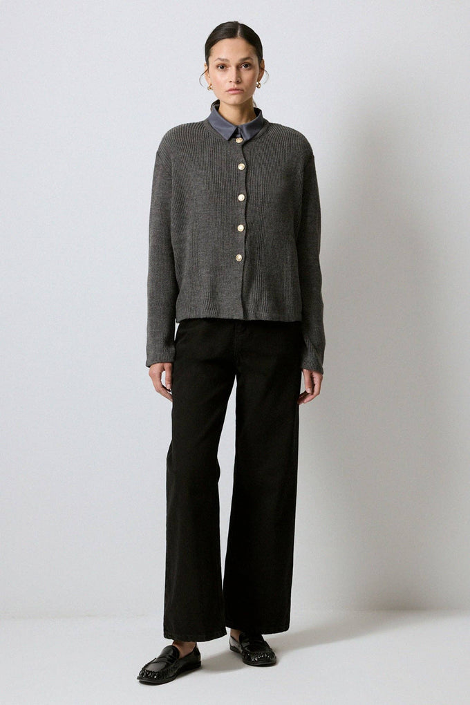Cardigan in maglia antracite con bottoni dorati