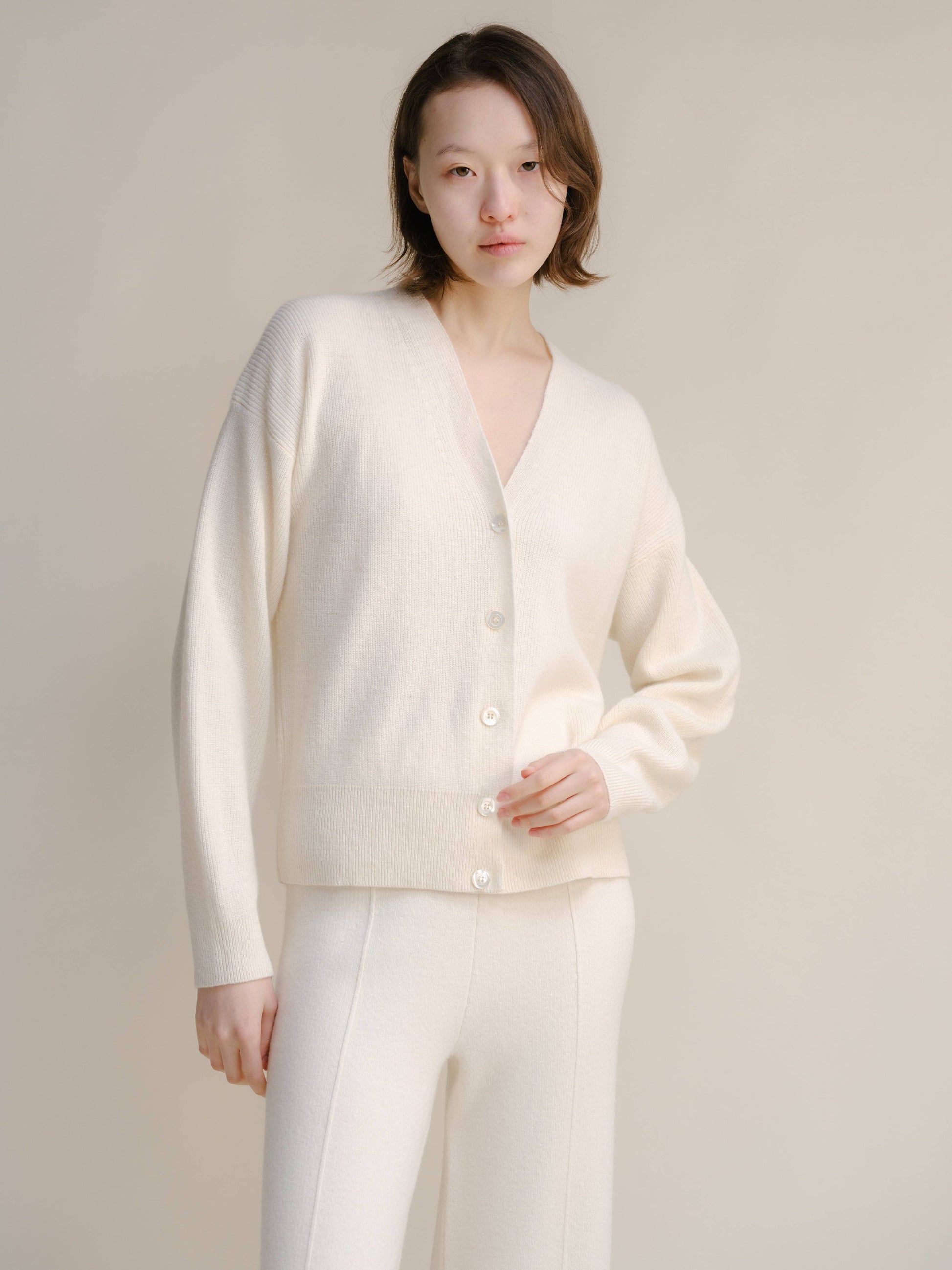 Cardigan a coste in misto cashmere minimal