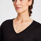 T-shirt in lino Simone nera con scollo a V