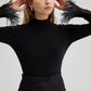 Body nero elegante a collo alto con polsini in piume
