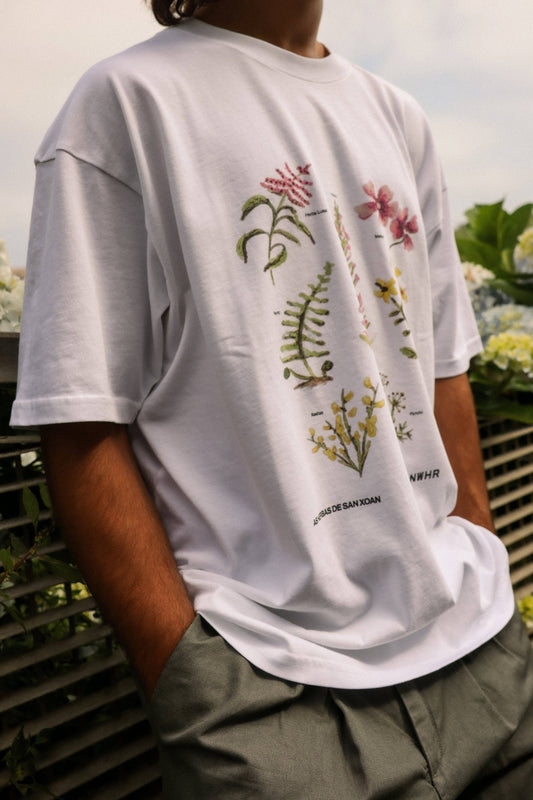 T-shirt oversize San Xoán con stampa botanica