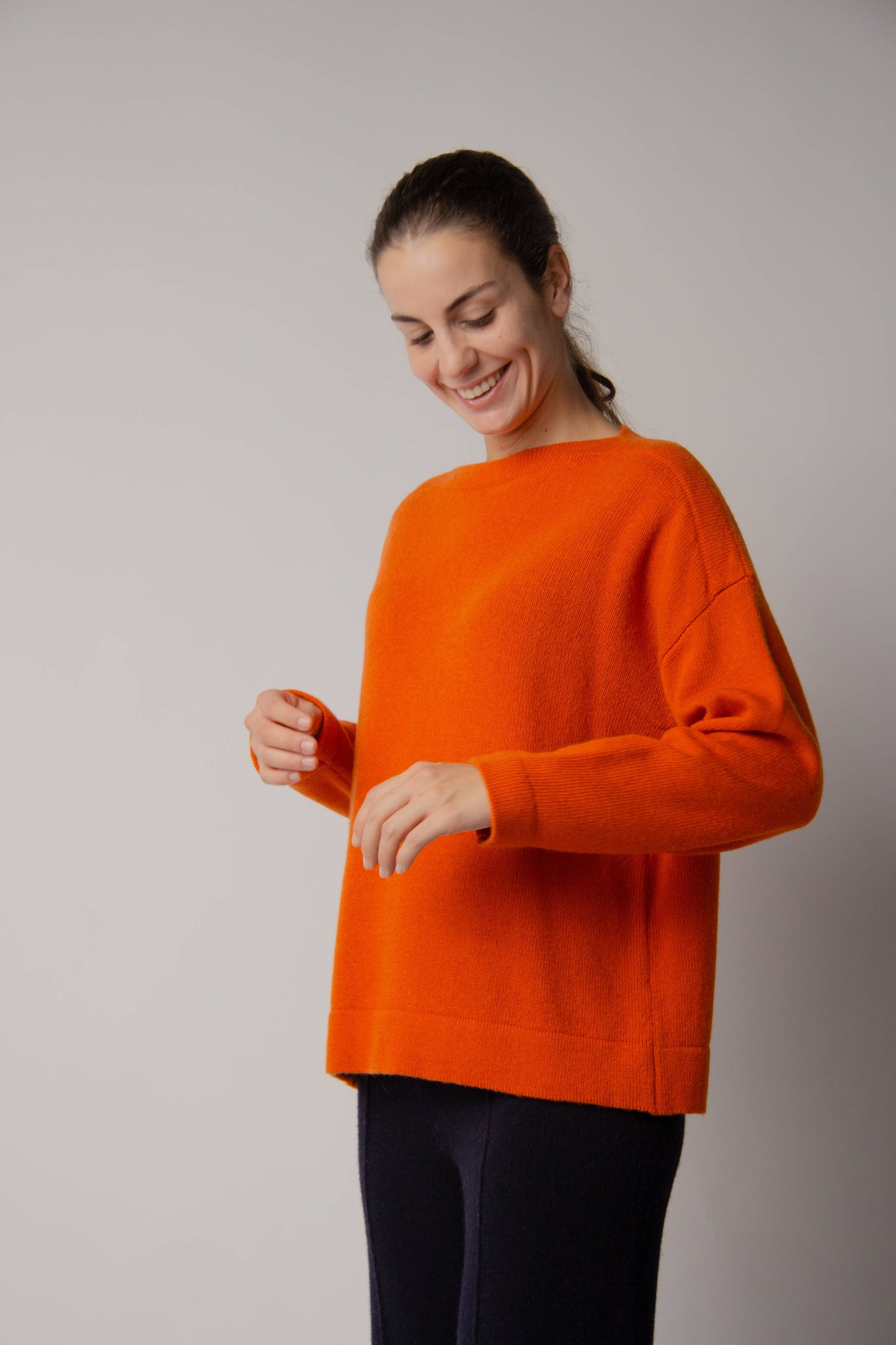 Maglione con scollo a barchetta in misto cashmere