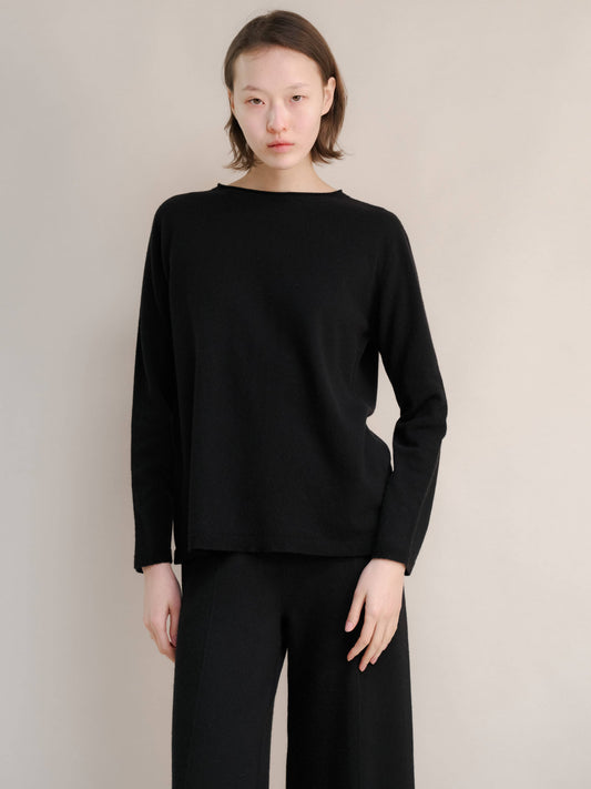 Maglia girocollo in misto cashmere con scollo curl