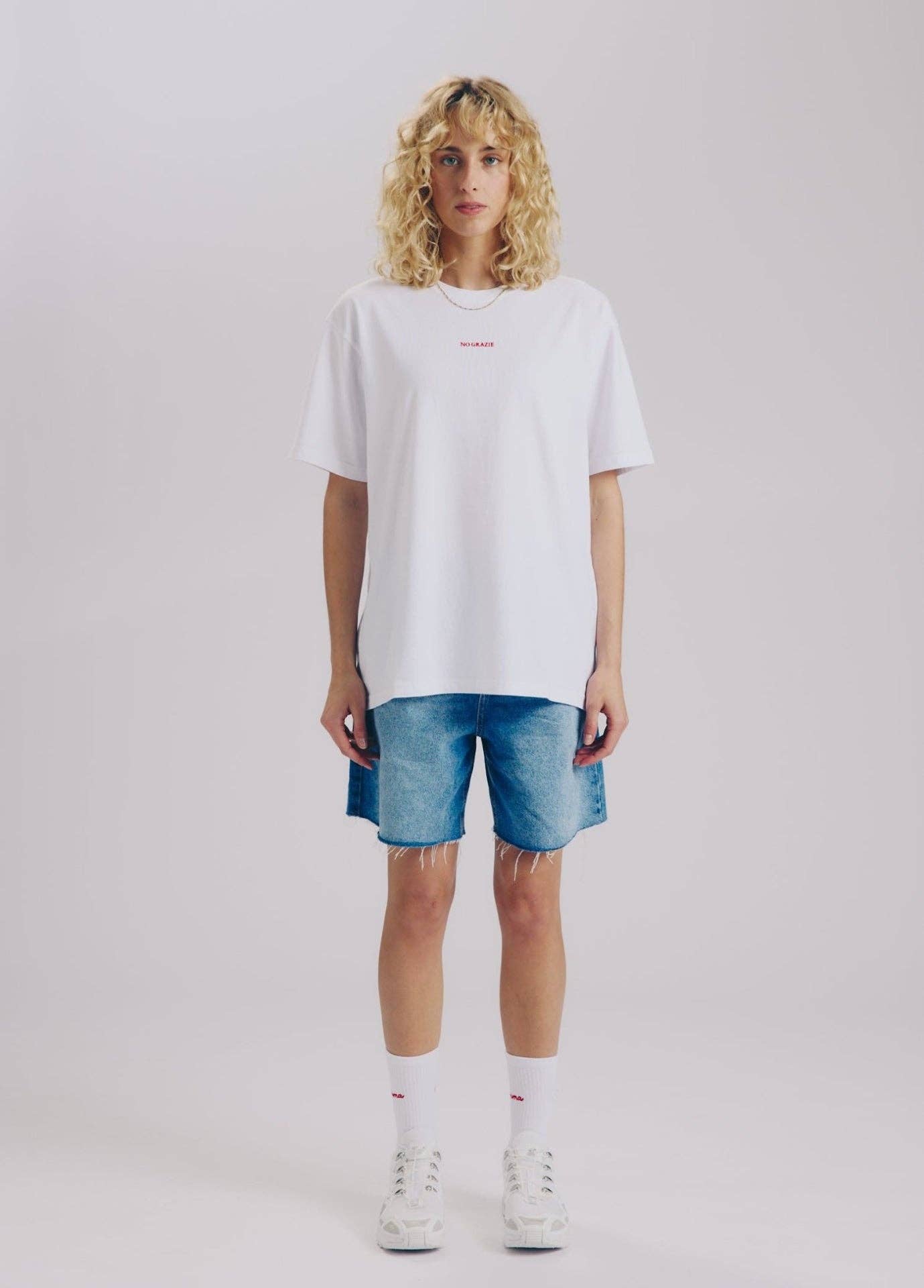 T-shirt bianca con ricamo “No Grazie”