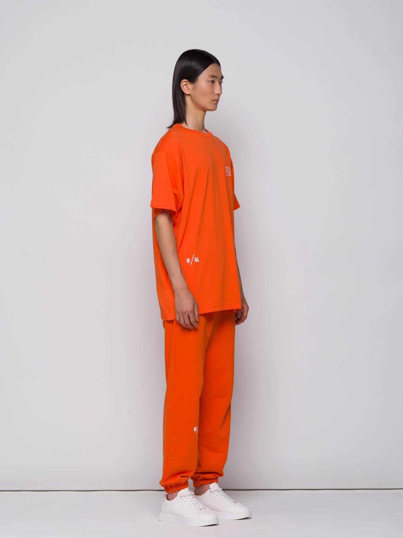 T-shirt arancione con logo