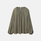 Blusa con pieghe e maniche arricciate