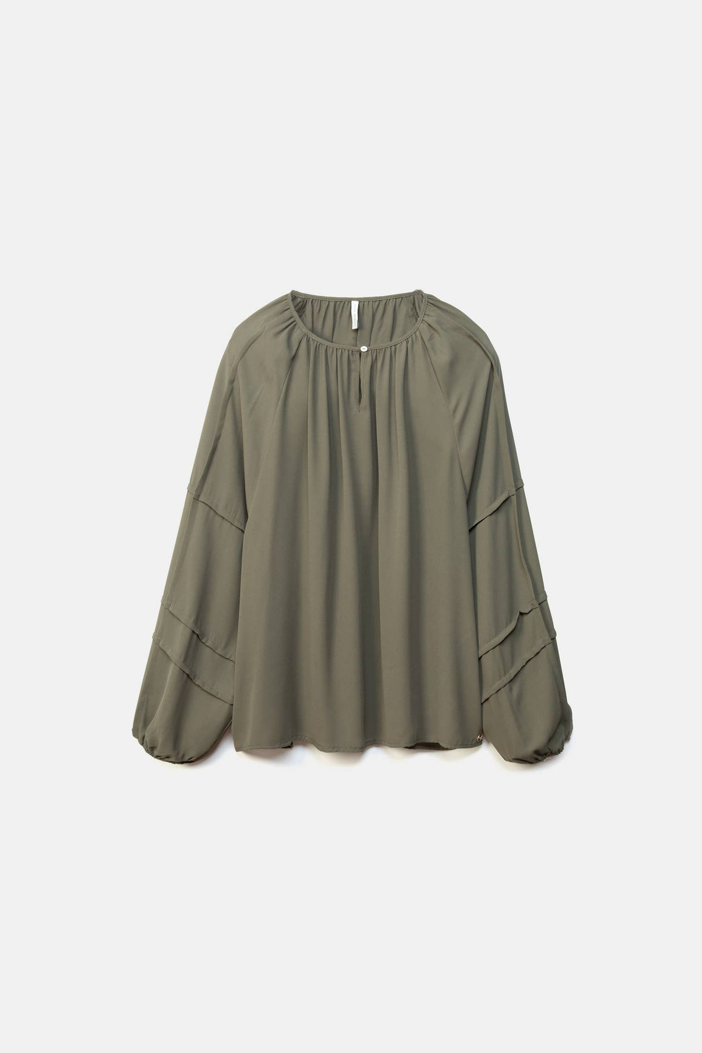 Blusa con pieghe e maniche arricciate