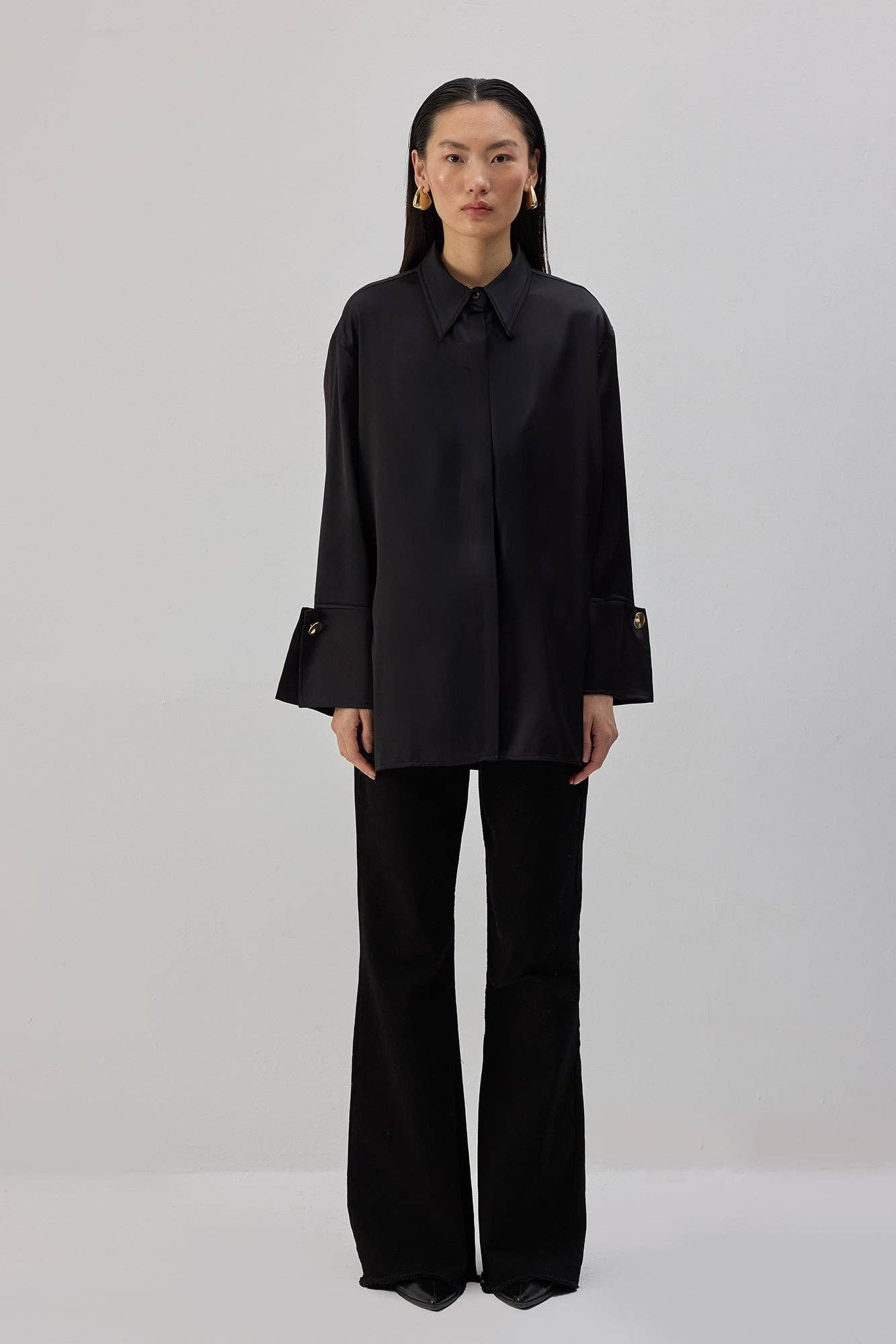 Camicia in raso con polsini ampi