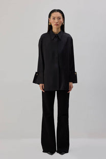 Camicia in raso con polsini ampi