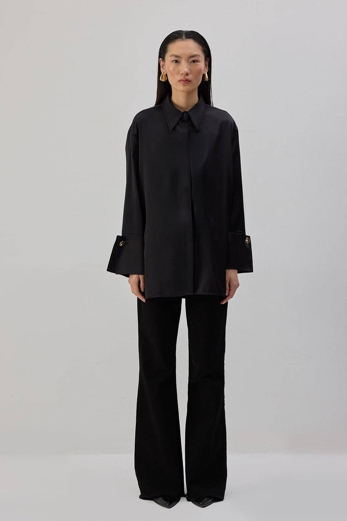 Camicia in raso con polsini ampi