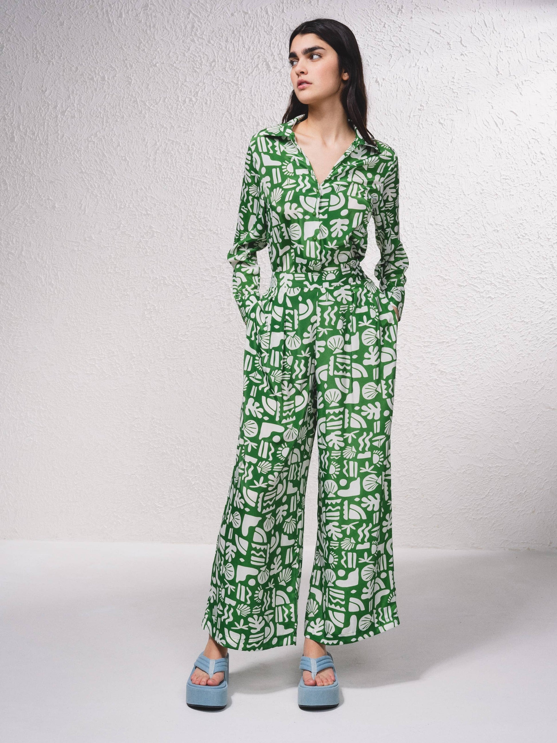 Pantaloni satinati a vita alta con stampa
