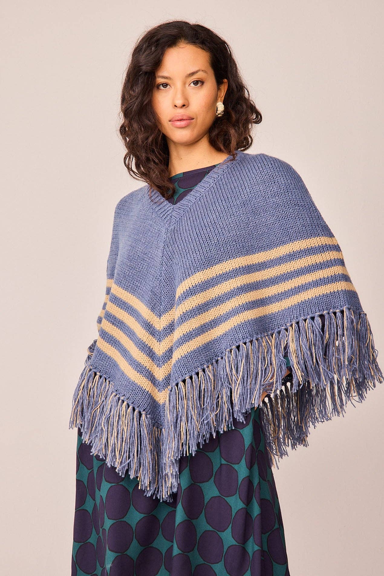 Poncho Petalo Blu con Frange