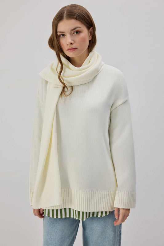 Maglione in maglia con sciarpa integrata