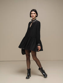 Abito corto nero in chiffon con colletto ricamato