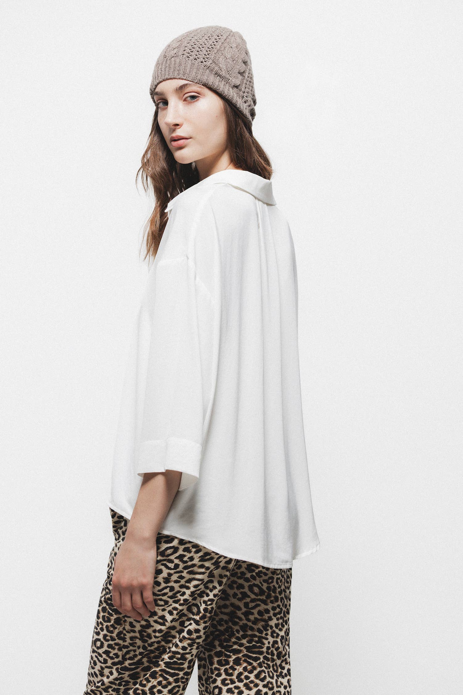 Blusa oversize tinta unita con colletto classico
