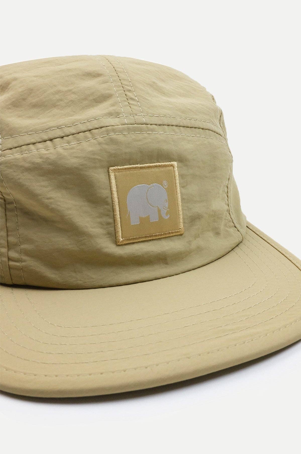 Cappello cinque pannelli in nylon idrorepellente color sabbia