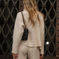 Maglione beige in maglia morbida con dolcevita