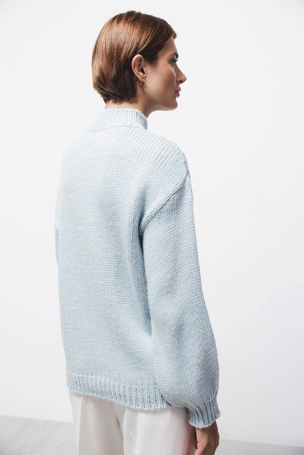 Maglione in maglia strutturata a trecce con collo alto