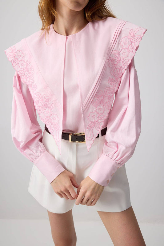 Tunica rosa con maxi colletto ricamato