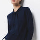 Maglione in maglia rasata con fiocco e scollo a V