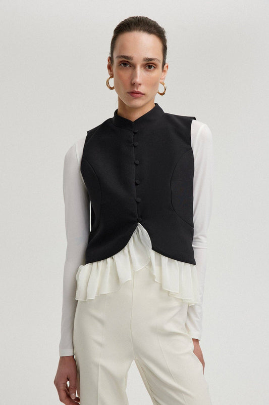 Gilet nero in crêpe con volant in chiffon