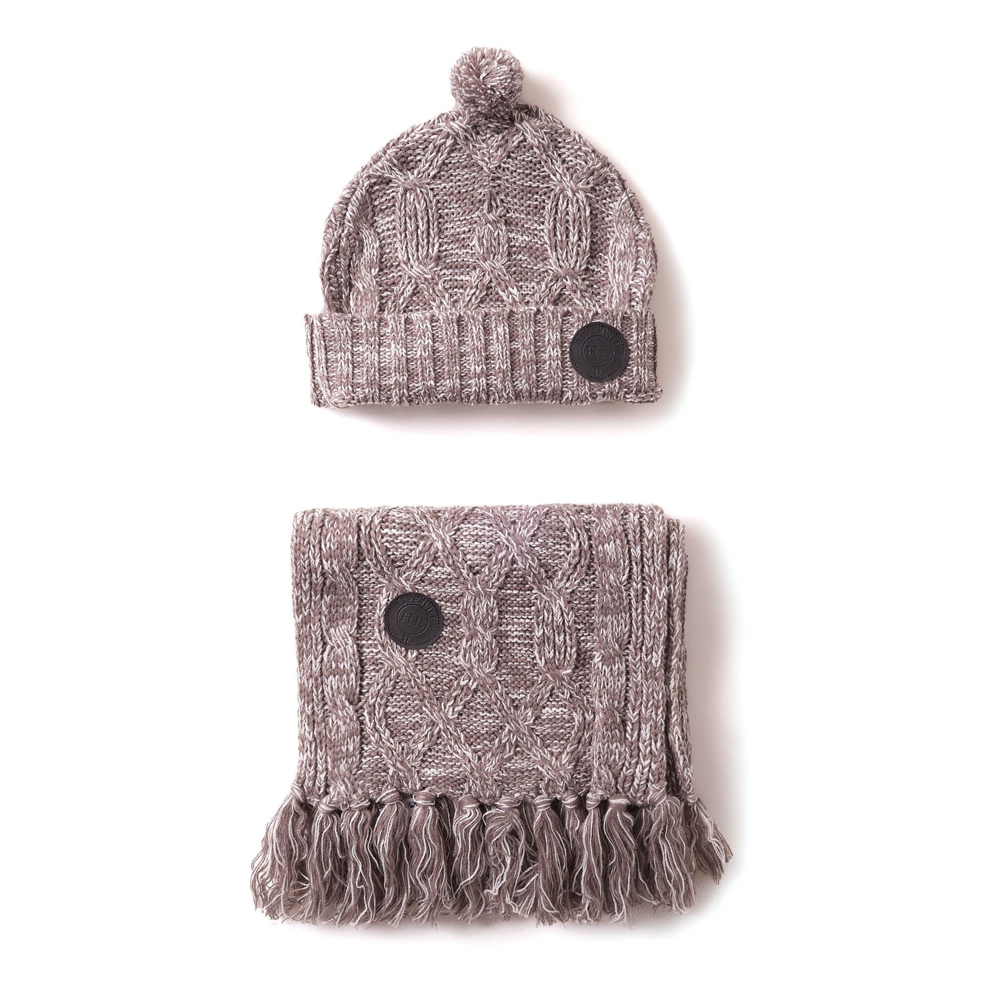 Set sciarpa e cappello in maglia con pompon
